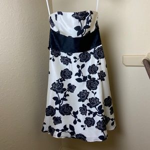 White House Black Market Floral Strapless Dress